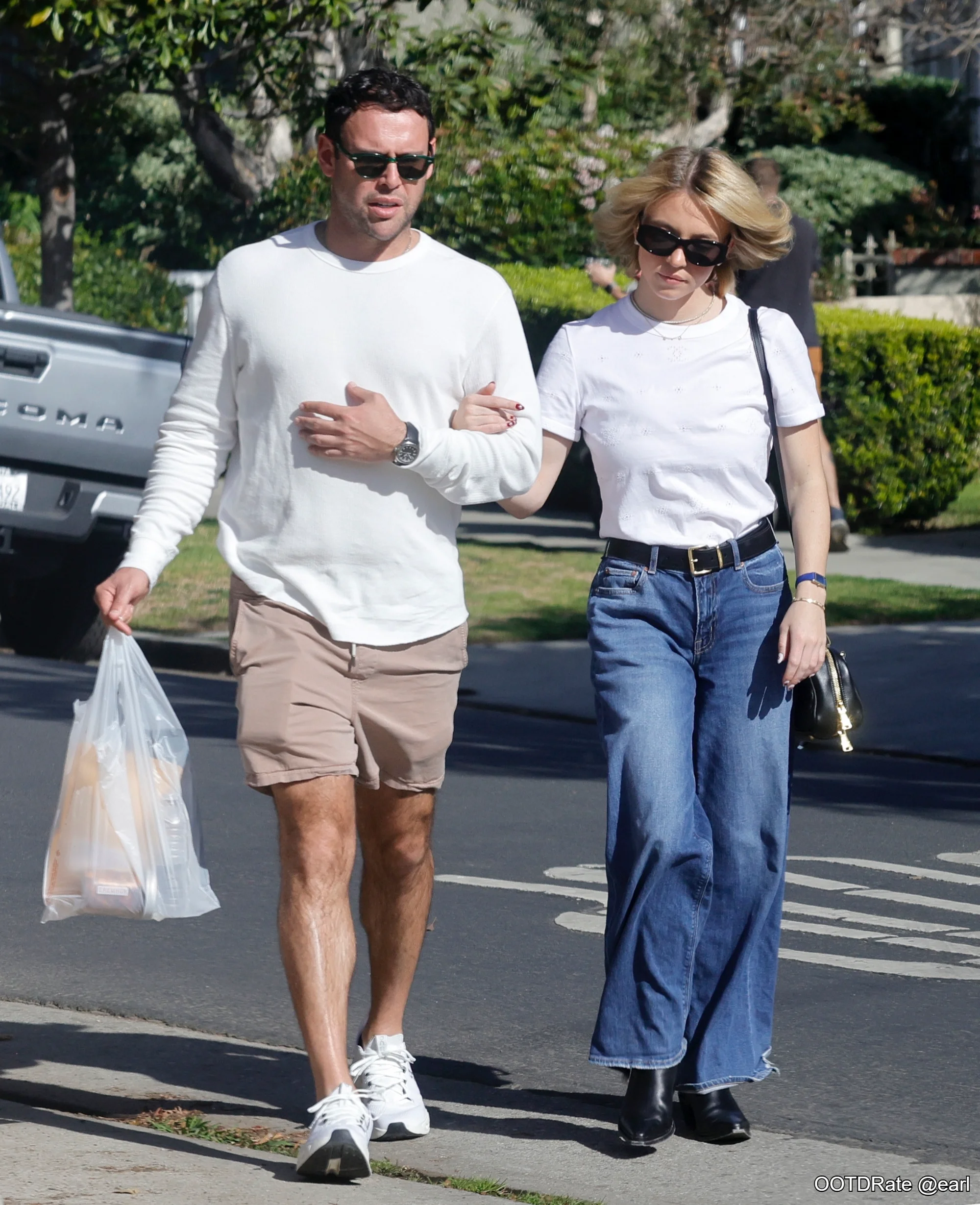 Casual White Tee and Wide-Leg Jeans with Ankle Boots for Chic Street Style