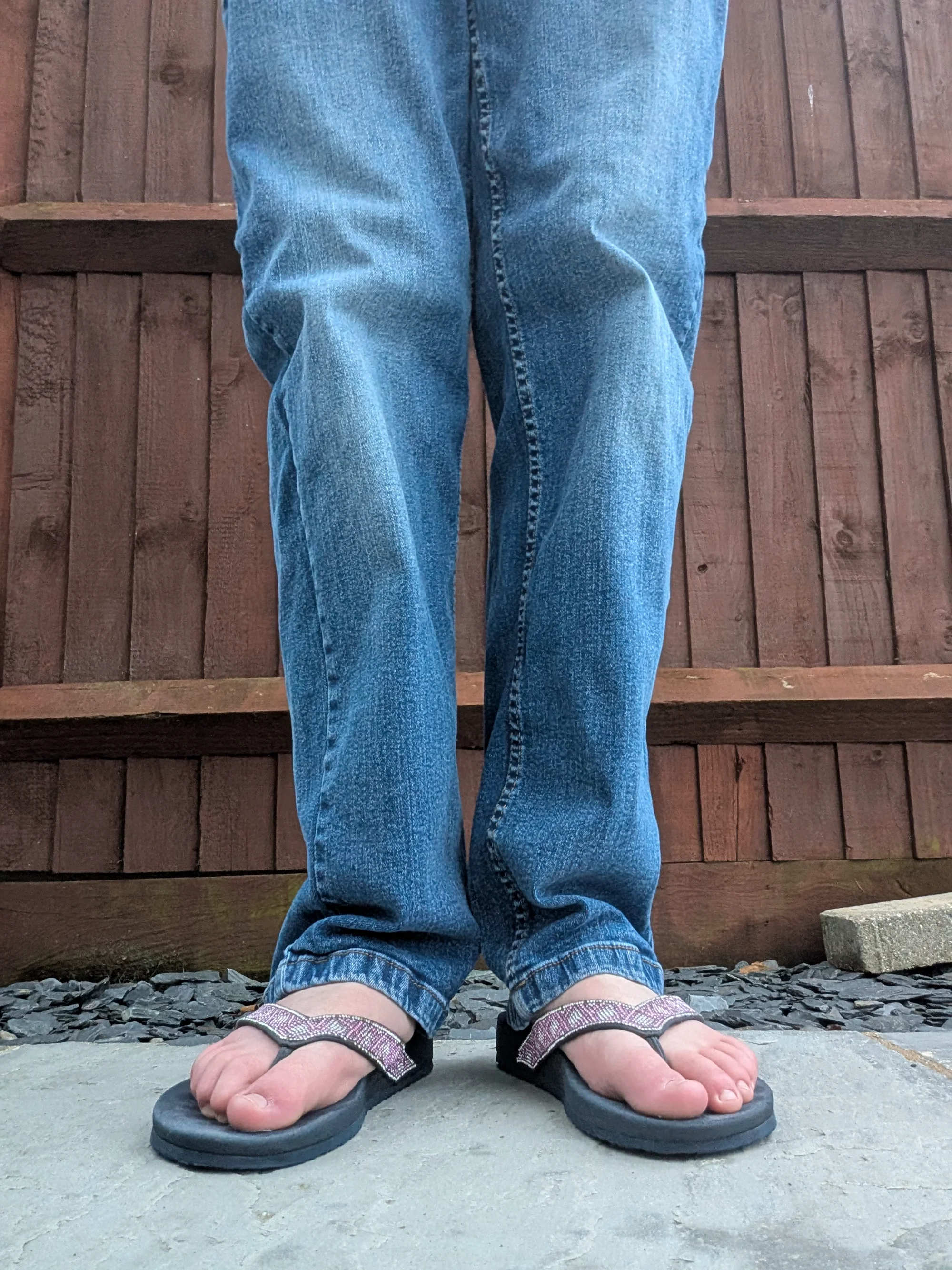 Casual Blue Jeans and Flip-Flops for a Laid-back Summer Look