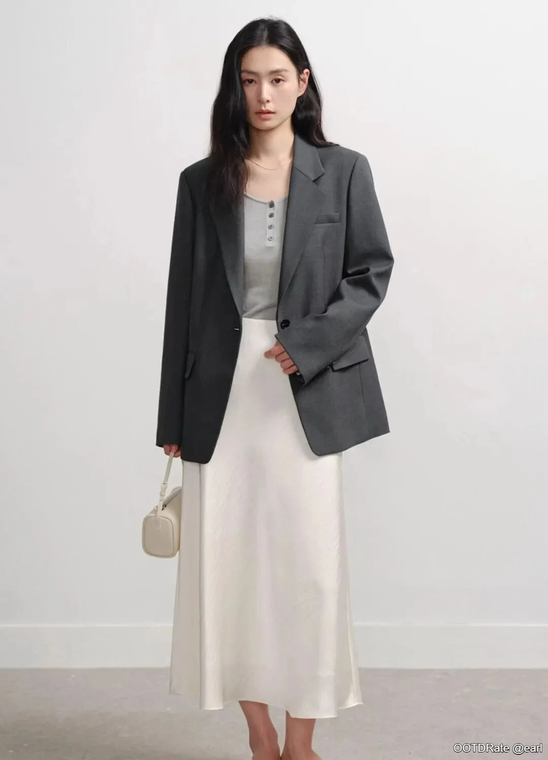 Chic Elegance: Gray Blazer with White Skirt and Neutral Accessories for a Sophisticated Look