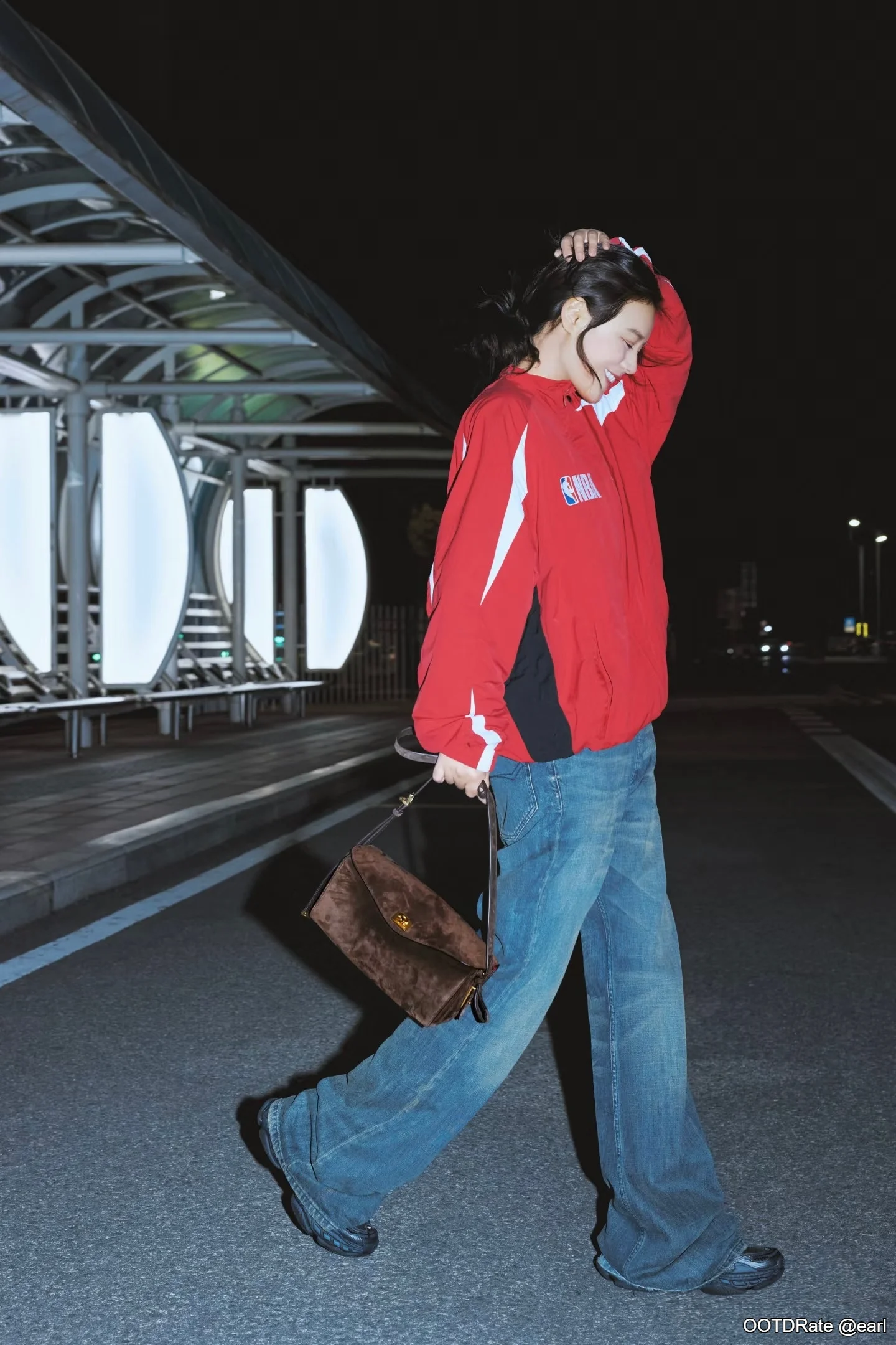 Red Sportswear Sweatshirt with Wide-Leg Jeans and Brown Handbag