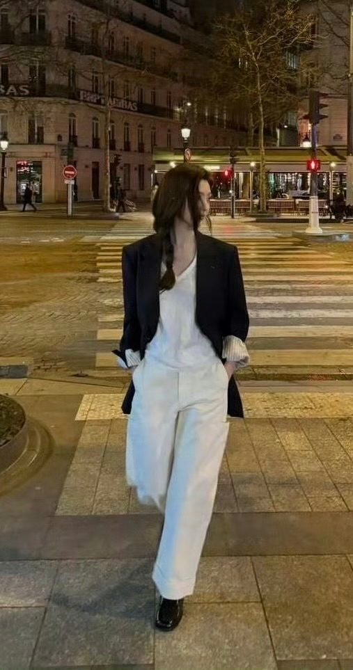 Chic Black Blazer with Wide-Leg White Trousers for a Timeless Urban Look