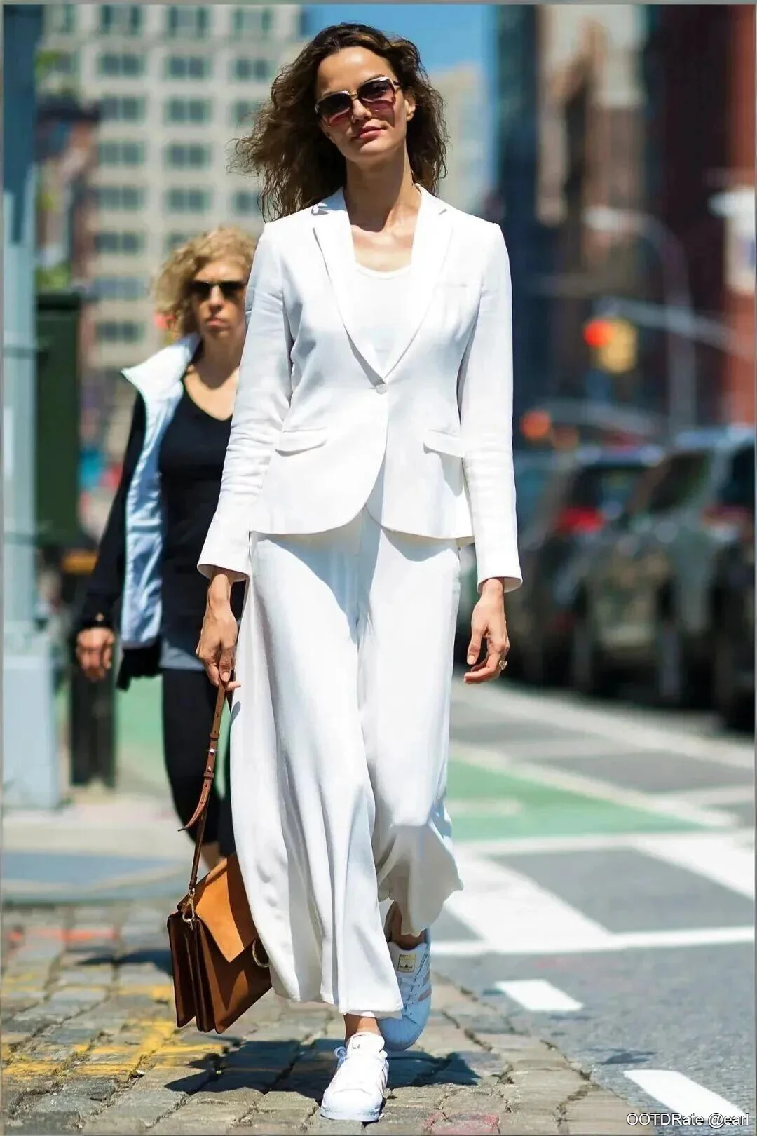Chic All-White Ensemble with Blazer and Wide-Leg Trousers for Sophisticated Style
