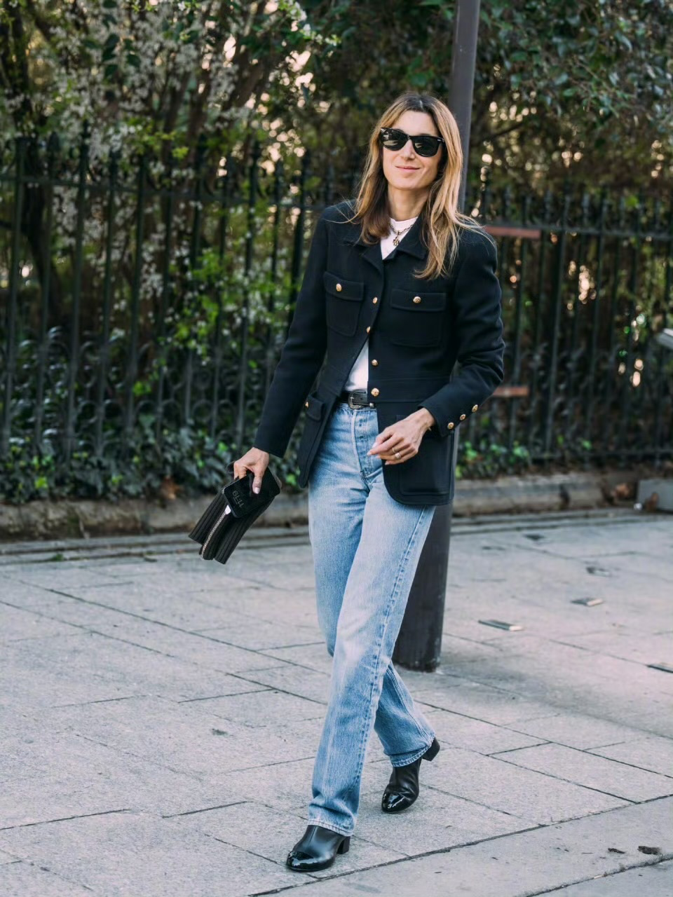 Chic Combination of Black Blazer and Light-Wash Jeans for Timeless Style
