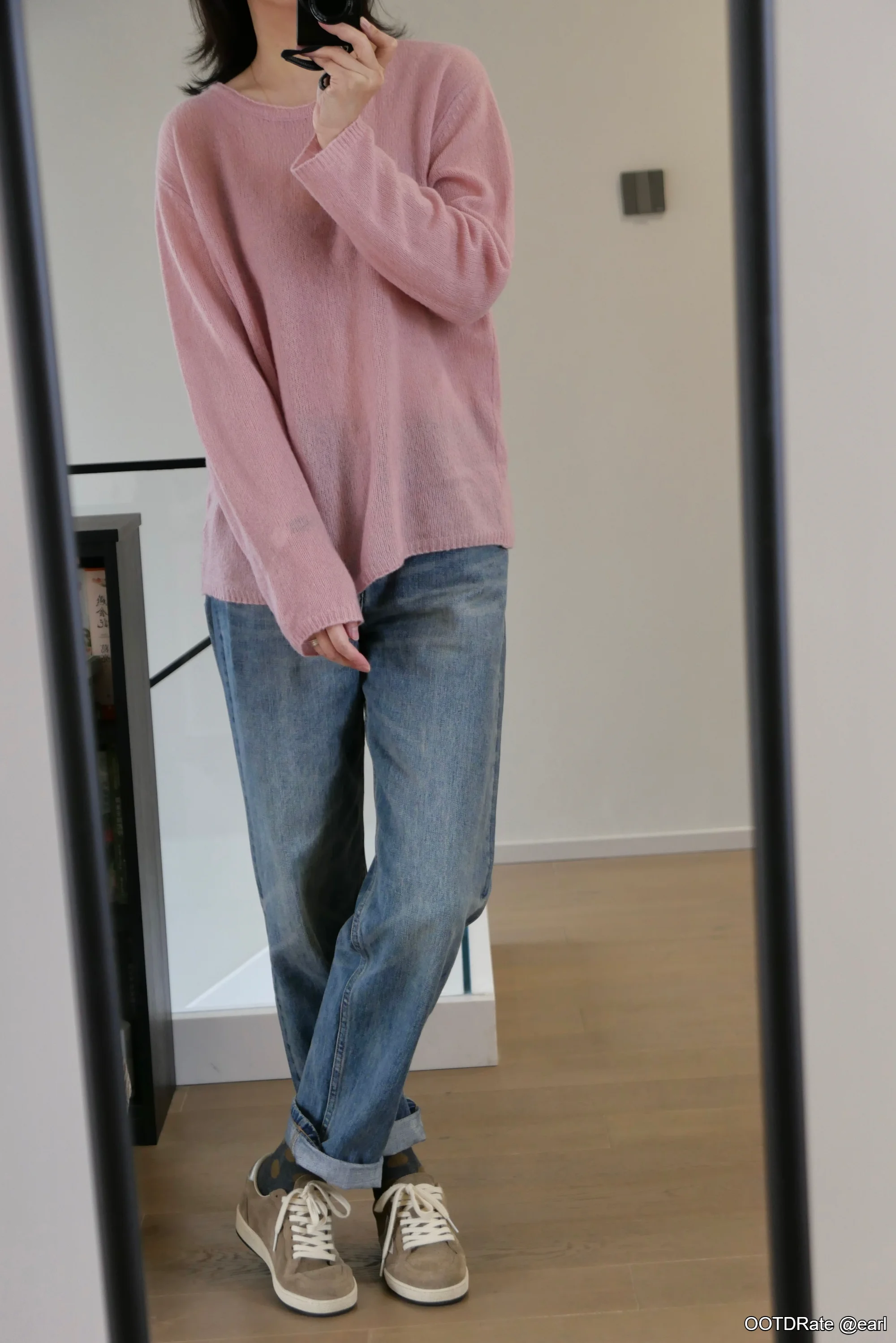 Casual Chic with a Pink Sweater and Light-Wash Jeans for Effortless Style