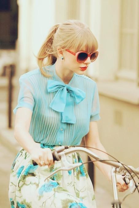 Taylor Swift in blue bow blouse and floral skirt